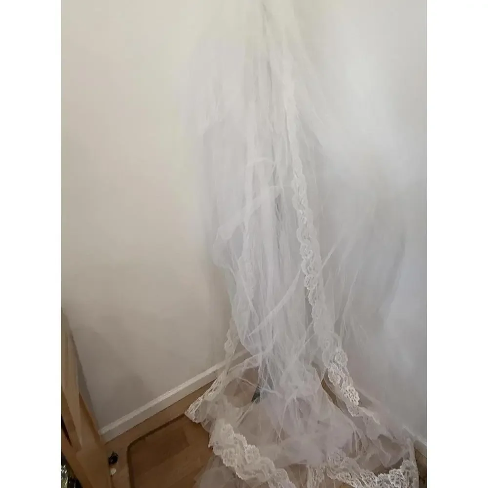 Very Long Vintage White Lace Trim Bridal Veil - Picture 4 of 14